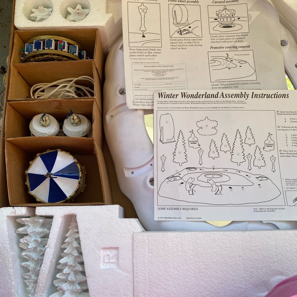 Vintage Christmas Magic Winter Wonderland Display - Picture 4 of 7